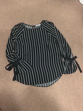 Dalia Dressy Business Top Sz Small Long Sleeve w Ties Black w White Stripe